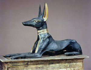 Anubis, egyptiläinen kuolleiden jumala pyhäkön muodossa olevasta arkusta, Tutankhamonin haudasta (n. 1370-52 eKr.) Uusi kuningaskunta (puu) (katso myös 63054)