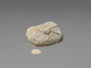 Natronipussi Tutankhamonin palsamointikätköstä, n. 1336-27 eaa. (pellava, natroni).