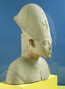 Amenophis IV:n (Akhenaten) rintakuva Tell el-Amarnasta, Amarna-kausi, Uusi kuningaskunta, noin 1353-1337 eKr. (kalkkikivi) (katso myös 107947)