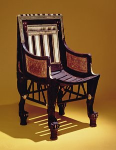 Lasten tuoli, Tutankhamonin haudasta, Uudesta kuningaskunnasta (puu norsunluun intarsialla)