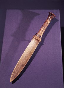 Tikari, Tutankhamonin haudasta (n. 1370-1352 eKr.) Uusi kuningaskunta (kulta- ja kloisonniteos puolijalokiveistä ja lasista)
