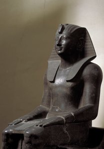 Egyptiläinen antiikki: veistos basaniitista, joka edustaa hallitsijaa Thutmosis (Tuthmosis tai Thutmus) III (1479-1425 eKr.), Egyptin faaraota. Himmeä. 192 cm. 18. dynastia. Torino, egyptiläinen museo tekijältä Egyptian 18th Dynasty