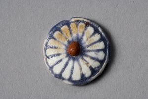 Kukkapyörre, Amarna-kausi, 1353-37 eKr. (fajanssi)