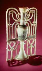 Kukkavoidepurkki, Tutankhamonin haudasta (n. 1370-1352 eKr.) Uusi valtakunta (alabasteri) (ks. myös 59230).