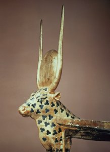 Pyhän lehmän muotoinen hautajaissänky Tutankhamonin haudasta (n. 1370-52 eKr.) New Kingdom (kullattu ja stukkottu puu)