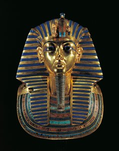 Tutankhamenin (1347/1338 eaa.) kultainen hautanaamio, jossa on lapis lazuli, obsidiaani ja turkoosi tekijältä Egyptian 18th Dynasty