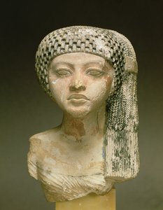 Prinsessan pää Akhenatenin perheestä, Uudesta kuningaskunnasta (maalattu kalkkikivi) (katso myös 116813, 370210, 370211)