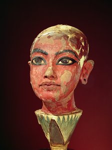 Lapsikuninkaan pää, joka nousee lootuksenkukasta, Tutankhamonin haudasta (n. 1370-1352 eKr.) Uusi kuningaskunta (stukkottu ja maalattu puu) (katso myös 149406)