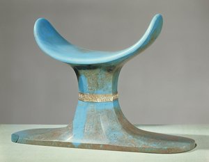 Niskatuki, Tutankhamonin haudasta (n. 1370-52 eKr.) New Kingdom (sininen lasitahna)