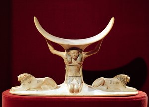 Niskatuki Shun, egyptiläisen ilmanjumalan kanssa Tutankhamonin haudasta, Uudesta kuningaskunnasta (katso myös 391029)