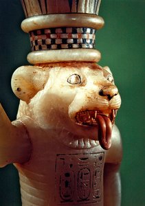 Pleomorfinen unguent-maljakko, Tutankhamonin haudasta, Uudesta kuningaskunnasta (alabasteri) (391031:n yksityiskohta) tekijältä Egyptian 18th Dynasty
