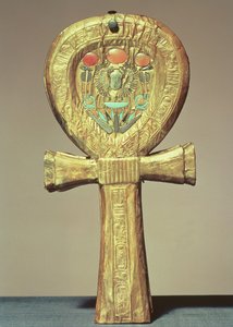 Ankhin muotoinen peilikotelo Tutankhamonin haudasta (n. 1370-52 eKr.) Uusi kuningaskunta (kullattua puuta, upotekoristeinen lasitahnalla)