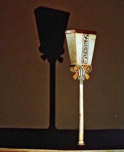 Papyruskiillotuskone, Tutankhamonin haudasta, Uudesta kuningaskunnasta (norsunluu kultafoliolla)