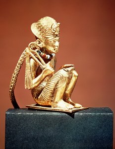 Riipus, joka edustaa Amenophis III:ta (1403-1365 eKr.) Tutankhamonin haudasta, Uudesta kuningaskunnasta (kulta) (katso myös 391019)
