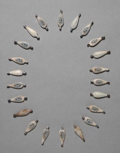 Terälehden muotoiset helmet, n. 1391-1353 eaa tekijältä Egyptian 18th Dynasty