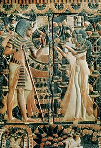 Plakki arkun kannesta, jossa Tutankhamon (n. 1370-52 eKr.) ja hänen vaimonsa Ankhesenamun puutarhassa, New Kingdom (maalattu norsunluu)