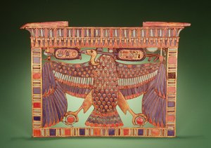 Ylä-Egyptin korppikotkalla koristeltu rintapylväs, Tutankhamonin haudasta (n. 1370-52 eKr.) Uusi kuningaskunta (lasitahnalla upotettu kultakloisonne)