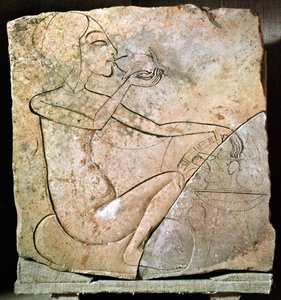 Reliefi, joka kuvaa prinsessaa syömässä paahdettua ankkaa, pohjoispalatsista Tell El-Amarnassa, Uudessa kuningaskunnassa, noin 1353–1337 eKr. (kalkkikivi)