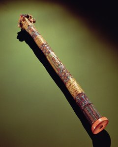 Kirjoittajalaukku ruokokirjoitusta varten, Tutankhamonin haudasta (n. 1370-1352 eKr.) Uusi kuningaskunta (kullattu puu, upotettu puolijalokiveillä) (katso myös 149435)