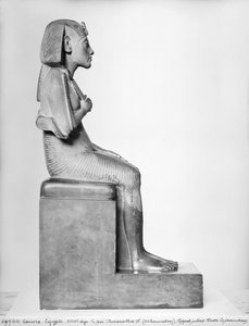 Istuva Amenophis IV:n (Akhenaten) patsas, Uusi kuningaskunta, n. 1375-1354 eKr. (steatiitti)