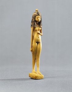 Alaston tytön patsas, Uusi kuningaskunta, n. 1390-1353 eKr. (maalattu norsunluuksi)