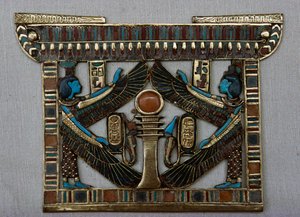 Temppelinmuotoinen rintapanssari, Tutankhamonin aarrekammio, Egypti, Egyptin sivilisaatio, Uusi valtakunta, XVIII dynastia tekijältä Egyptian 18th Dynasty