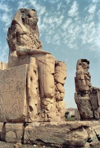 Memnonin kolossit, Amenhotep III:n patsaat, noin 1375-1358 eaa.