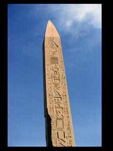 Tuthmosis I:n obeliski (1504-1492 eKr.) Amunin suuressa temppelissä, Karnakin temppelissä, Uudessa kuningaskunnassa