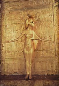 Selket-jumalatar katospyhäkössä, Tutankhamonin haudasta (n. 1370-1352 eKr.) Uusi kuningaskunta (kullattu puu) (katso myös 228567)