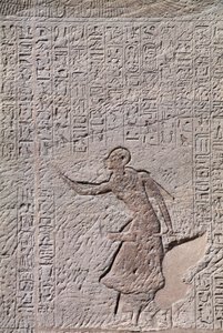 Basreliefi Hathorin pienestä temppelistä, joka on omistettu kuningatar Nefertarille, Abu Simbel (Unescon maailmanperintöluettelo). tekijältä Egyptian 19th Dynasty