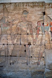 Egyptiläinen antiikki: yksityiskohta Sethi I:n temppelin matalista kohokuvioista Abydoksessa tekijältä Egyptian 19th Dynasty