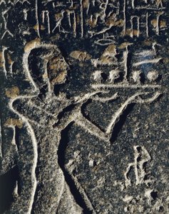 Graniittipatsas, joka kuvaa prinssi Merneptahia palvonnassa ja joka on omistettu Ptah-jumalalle. tekijältä Egyptian 19th Dynasty