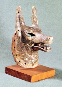 Anubiksen pää, saranoitu leuka, käytetty oraakkelimaskina, New Kingdom (maalattu puu) (katso myös 55441)