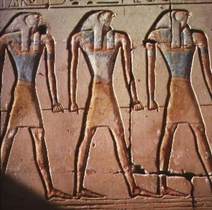 Horusta kuvaava reliefi Ramses II:n temppelistä, noin 1298 eKr. (maalattu kivi)
