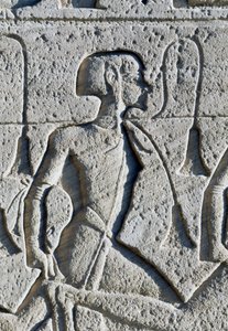 Reliefi, joka kuvaa vankia Kadeksen taistelusta, yksityiskohta valtaistuinten jalustasta Ramses II:n suuren temppelin julkisivussa, Abu Simbel (Unescon maailmanperintöluettelo). tekijältä Egyptian 19th Dynasty