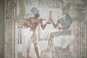 Relief Isis, esittelee Sethos I (1303-1290 eKr.) Horukselle, Uudelle kuningaskunnalle (seinämaalaus)