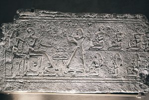 Ptahotepin ja Tauseretin hätäapu Saqqarasta, pariskunta saa tarjouksia vanhimmalta pojaltaan Amenhebiltä ja muilta lapsilta tekijältä Egyptian 19th Dynasty