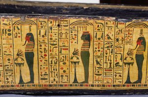 Yksityiskohta Nesyamunin muumion ulkoarkun pohjasta, mahdollisesti löydetty Deir El-Bahrista, Uudesta kuningaskunnasta, noin 1100 eKr. (maalattu puu) tekijältä Egyptian 20th Dynasty