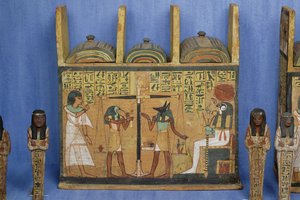 Ushabti-arkku, jossa psykostaasikohtaus, kolmas välikausi (maalattu puu)