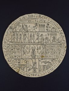 Amuleettinen kiekko (hypocephalus) tehty Tasheritenkhonsulle, n. 664-525 eKr. (pellava ja kipsi)