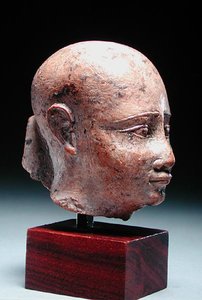 Miespää, n. 350 eKr. (kalkkikivi) (katso myös 185236) tekijältä Egyptian 30th Dynasty