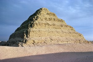 Kuningas Djoserin askelpyramidi (n. 2667-2648 eKr.) Vanha kuningaskunta