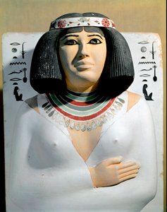 Egyptin antiikin aika: Nofret, Heliopolisin ylipapin vaimo ja Pe Rahotepin ruhtinas. Maalattu kalkkikiviveistosyksityiskohta. 4. dynastia. Rahotepin mastabasta Meidoumiin. Egyptiläinen museo, Kairo.