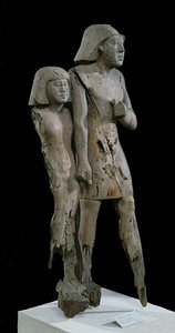 Nimetön pariskunta, joka tunnetaan nimellä Memphis Couple, Old Kingdom (akasiapuu) (katso myös 105656)