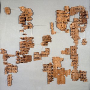 Egyptiläinen antiquitis: Papyruksen fragmentit, jotka tunnetaan nimellä Royal Canon tai "Papyrus royal", joka sisältää luettelon faaraoista 1.–17. dynastian ajalta. Torino, egyptiläinen museo tekijältä Egyptian Egyptian