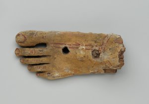 Vasen jalka antropoidisesta arkusta, 30 eKr.-2. vuosisadalla jKr. (puu ja kipsi) tekijältä Egyptian Egyptian
