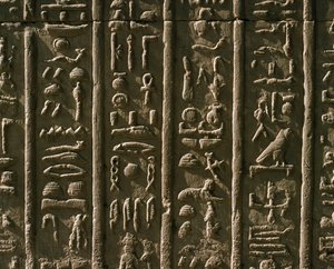 Matala kohokuvio hieroglyfeillä, 51-30 eaa tekijältä Egyptian Egyptian