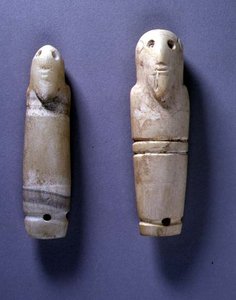 Tunnisteet, joissa on parrakas miespää (norsunluu) tekijältä Egyptian Egyptian