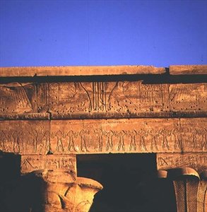 Architrave, Horuksen temppelistä tekijältä Egyptian Ptolemaic Period