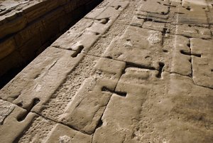 Egyptin antiikin: katon yksityiskohta, Hathorin temppeli, Dendera, Egypti tekijältä Egyptian Ptolemaic Period
